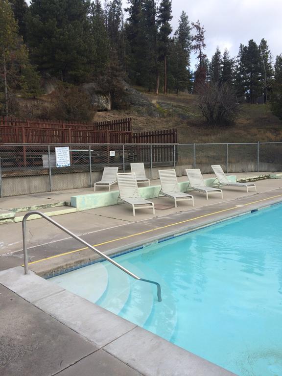 Hotel Lolo Hot Springs Extérieur photo